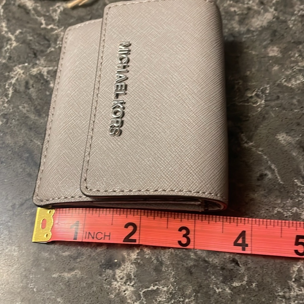 * Michael Kors Compact Wallet - Picture 13 of 13